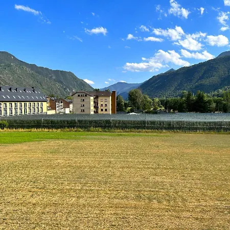 Modern I Familiar A By Rural D'aneu Apartamento