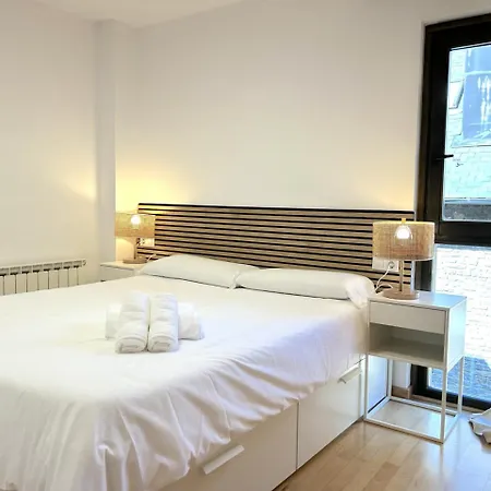 Modern I Familiar A By Rural D'aneu
